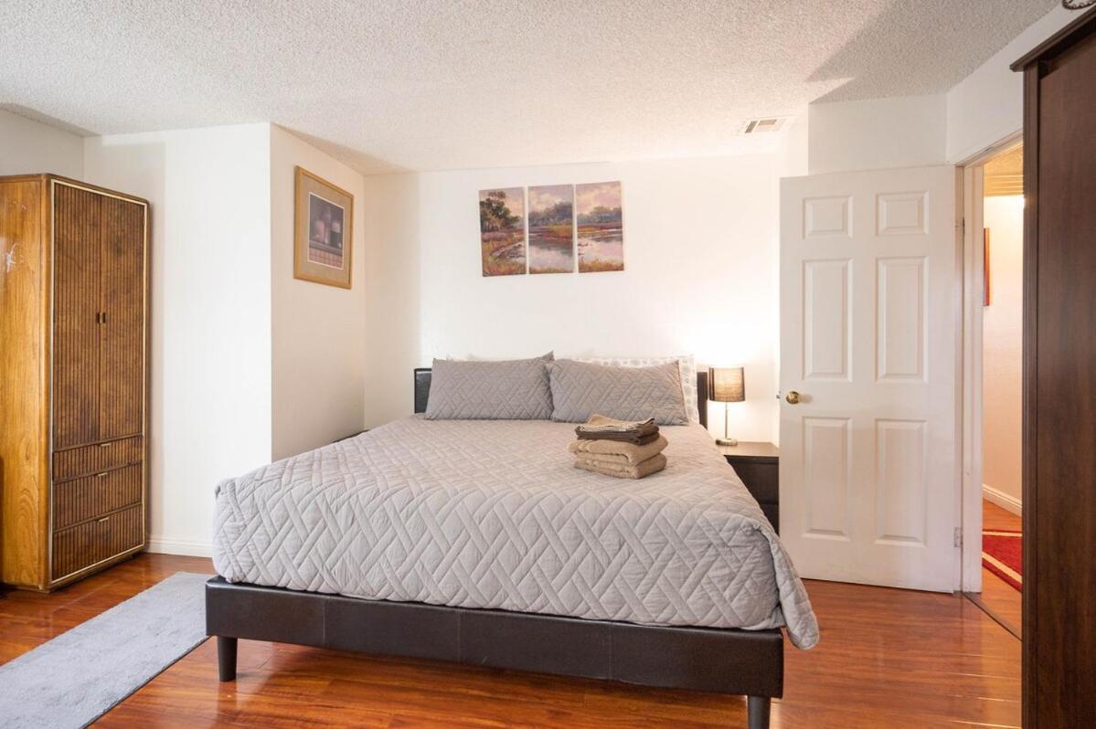2 Bedroom Unlv, Thomas Mack Apartment