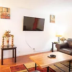 2 Bedroom Unlv, Thomas Mack