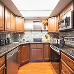 2 Bedroom Unlv, Thomas Mack