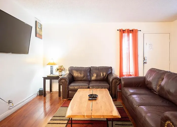 2 Bedroom Unlv, Thomas Mack