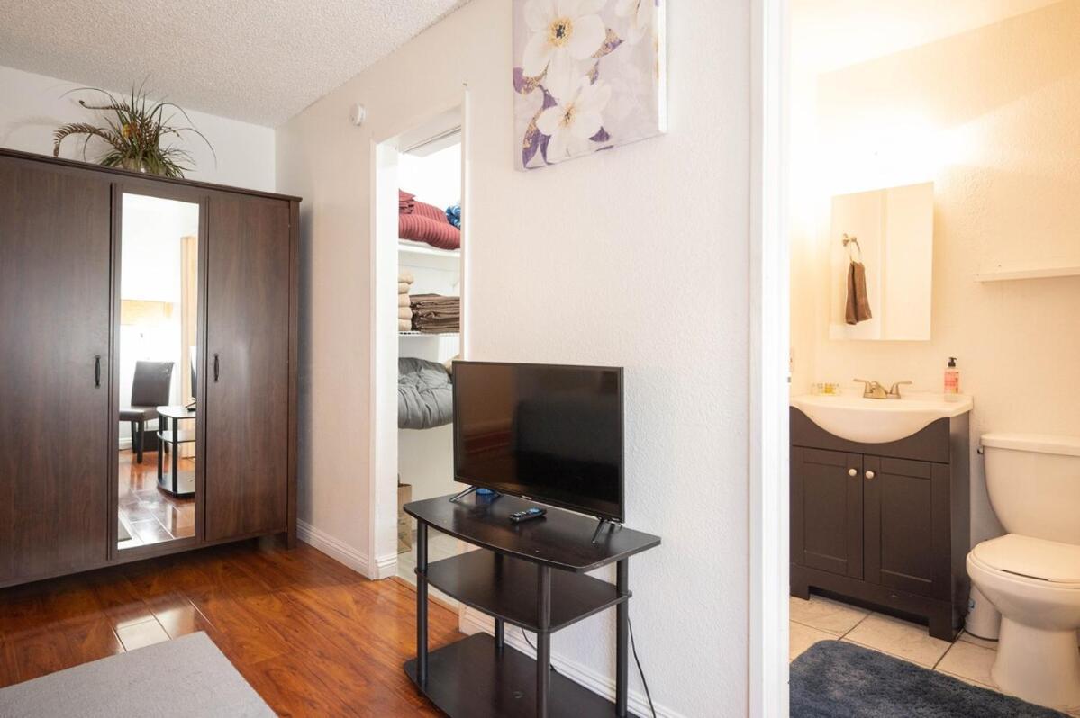 2 Bedroom Unlv, Thomas Mack Las Vegas