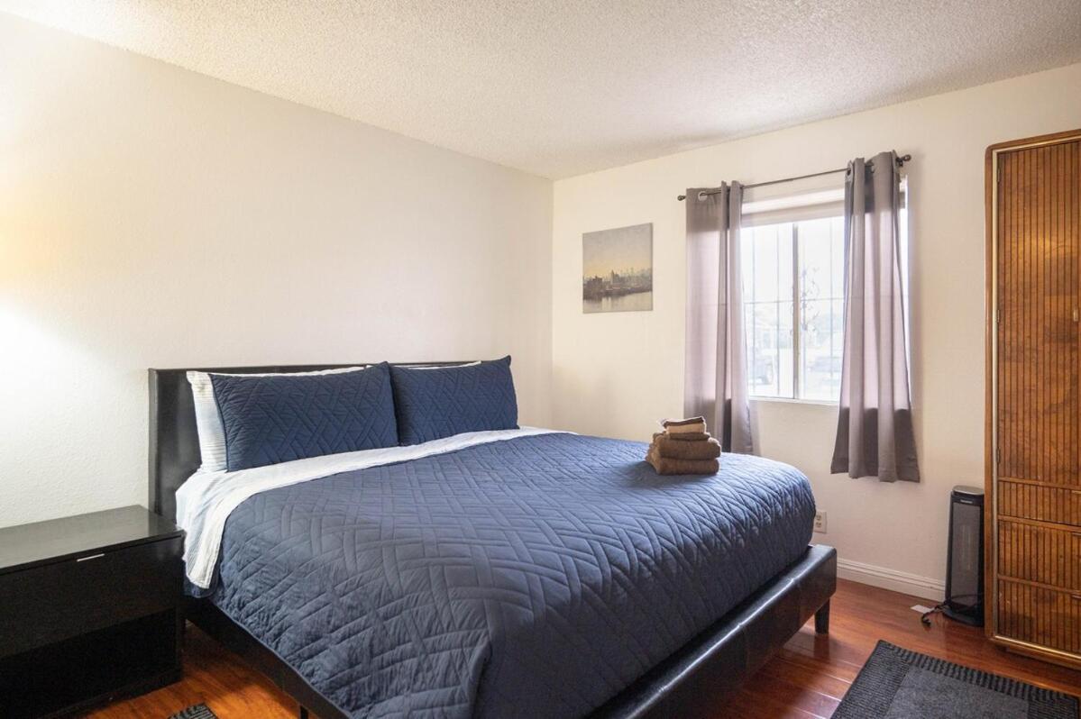 2 Bedroom Unlv, Thomas Mack Las Vegas
